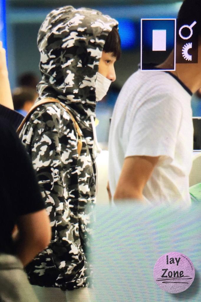 Lay_Zone's tweet photo. 151002  Dubai http://t.co/eRSW6x8Me9