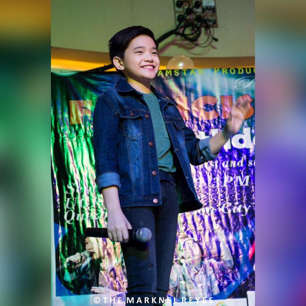 friendcisoff1's tweet photo. Goodmorning FRiendCis! 😊

#FrancisLimBirthdayConcert #FrancisLim #TeamFrancis #FriendCis © marknelreyes
-admincd http://t.co/Lfsb785Xkj