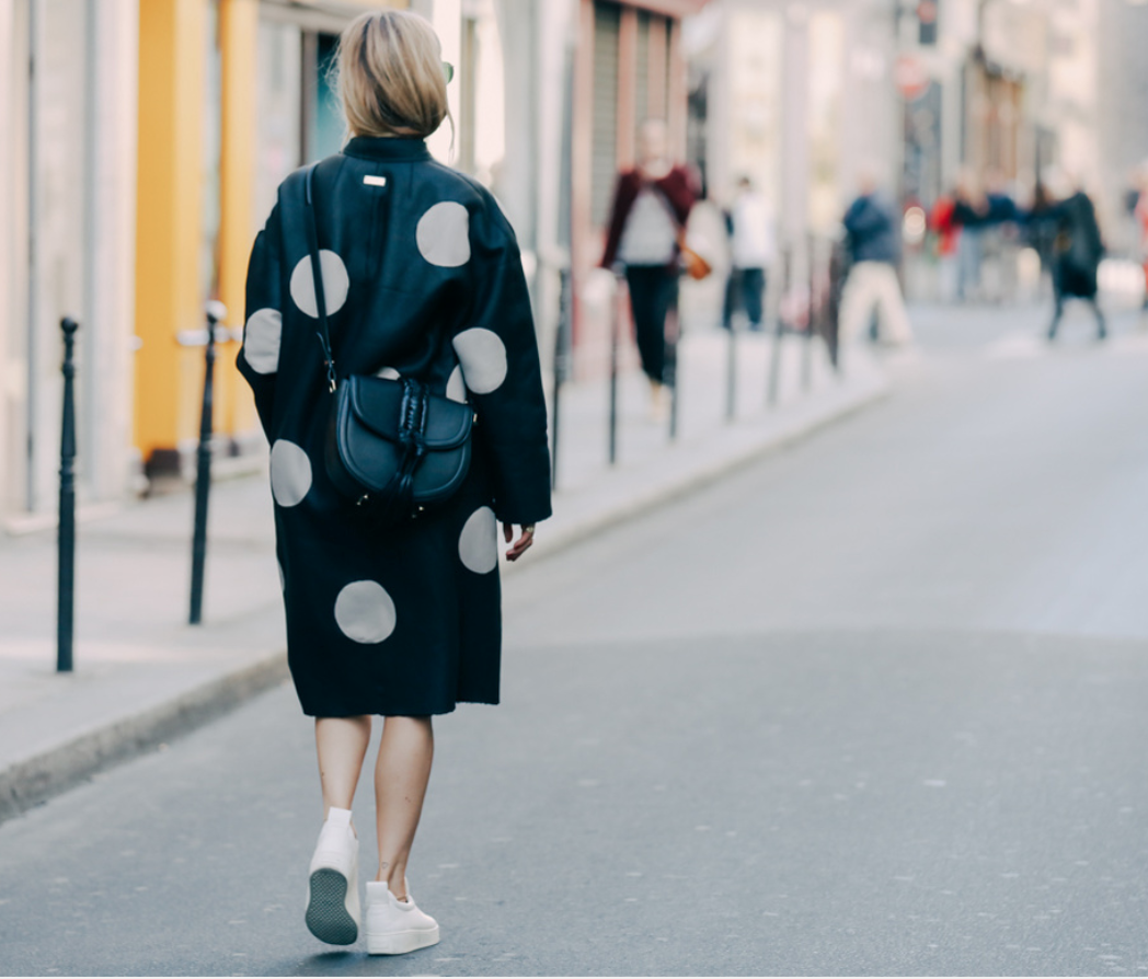 henjoy_app's tweet image. Ces looks que vous pourriez croiser dans les rues de Paris pour la #FashionWeek @VogueParis 
bit.ly/fashionweek122