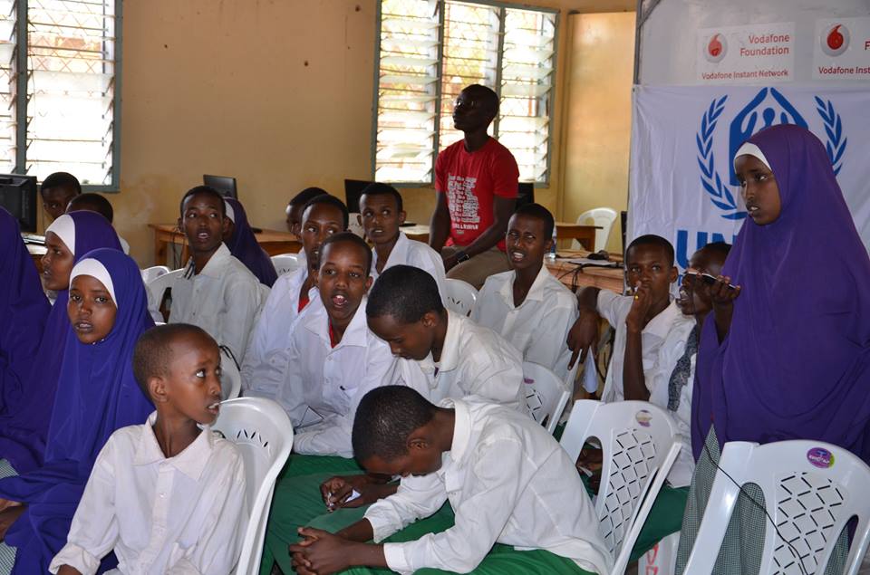 UNHCR_Kenya's tweet photo. Dadaab Students linked w/international inspirational speakers by video call #InstantClassroom http://t.co/oHMoE0s81H http://t.co/PWhS50Nmlb