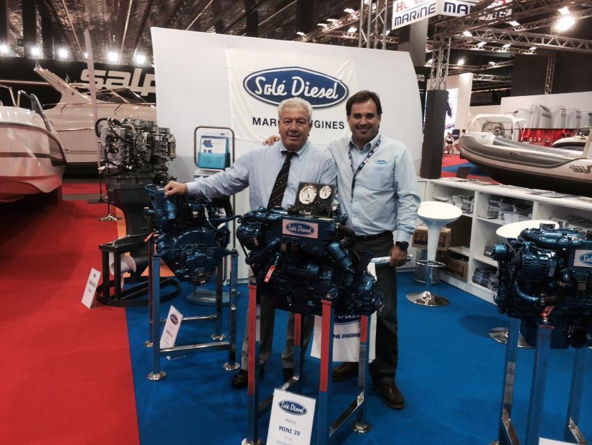 DavidMedialdeaF's tweet photo. En el @SaloneNautico di Génova con nuestro distribuidor para Italia Maurizio Selva. @SelvaMarine http://t.co/nXjnsfqrT8