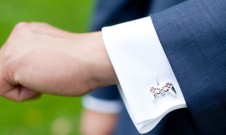 There truly are cufflinks for any groom: stylemepretty.com/massachusetts-… Photo: Jen Ing