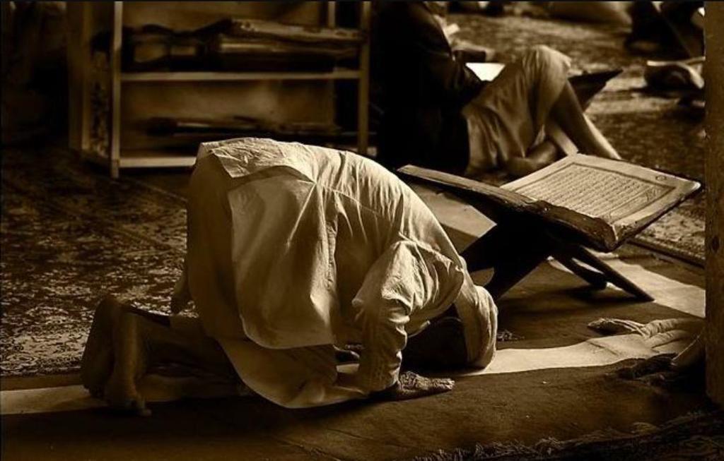 HAKAYA_pic's tweet photo. لا تجعل في قلبك شيئًا أعلى من الله ، ليكن هو الأول في حياتك ، في حبك ، في شكواك ، وتقاسيم فرحك ، و أنت الأسعد.

- http://t.co/tcov7nwtyC