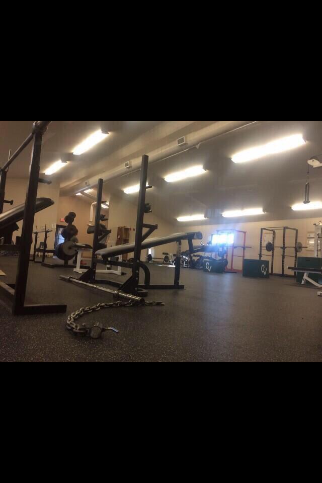 ladieslifting's tweet photo. RT if you love an empty gym! http://t.co/rQUXJYUOk6