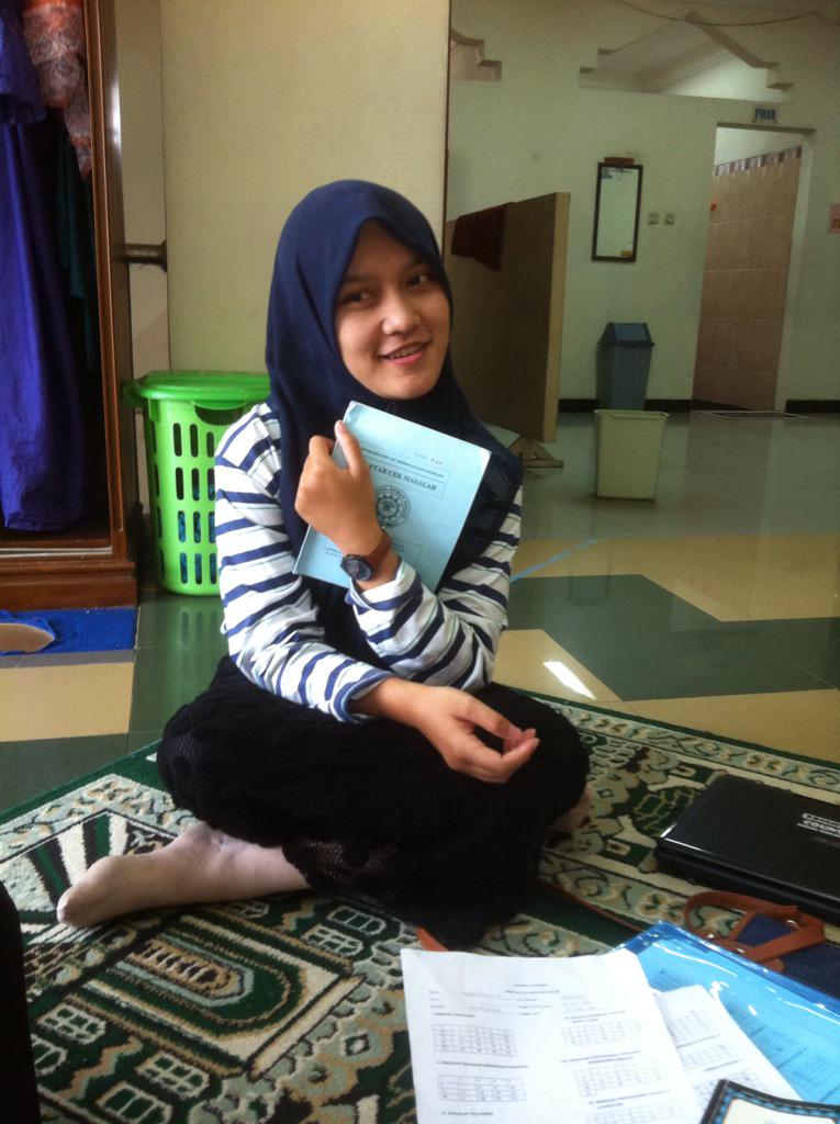 one_onet's tweet photo. Bimbingan sembari berselfie 😃😀 http://t.co/ANsQGvPDkq