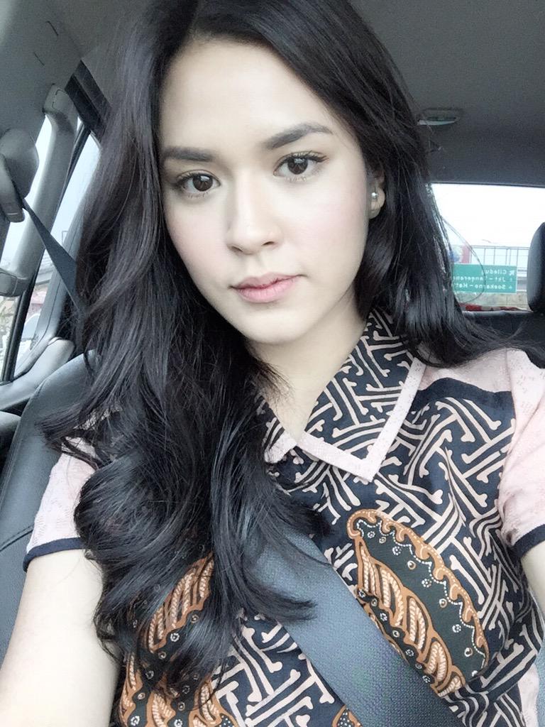 Ber-batik dong hari ini!! This one is from Dea Valencia 💋