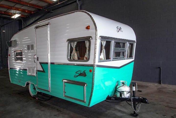 SHASTA AIRFLYTE !!! キャンピングトレーラー輸入します！ アメリカン 