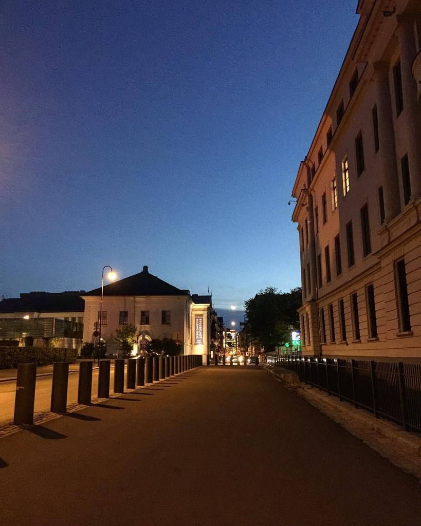 leirdal's tweet photo. Blue #oslo #oslogram #oslobilder #detailsofoslo #visitoslo #ostlandssendingen #nrkostland http://t.co/k64FQzpDs9 http://t.co/bGxefvPl3M