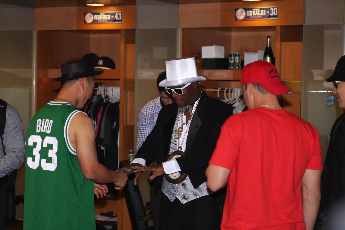Yankees's tweet photo. Yes, yes, y’all. And you don’t stop. #ChaseFor28 http://t.co/T3GlZwI8nW