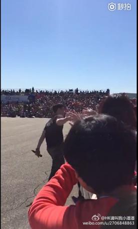 jungyunry's tweet photo. Oh my god I'm done, this was what happened after Jaejoong hi 5 the fans OTL fr. HK请叫我小潘潘 http://t.co/wqoGNL7ag0