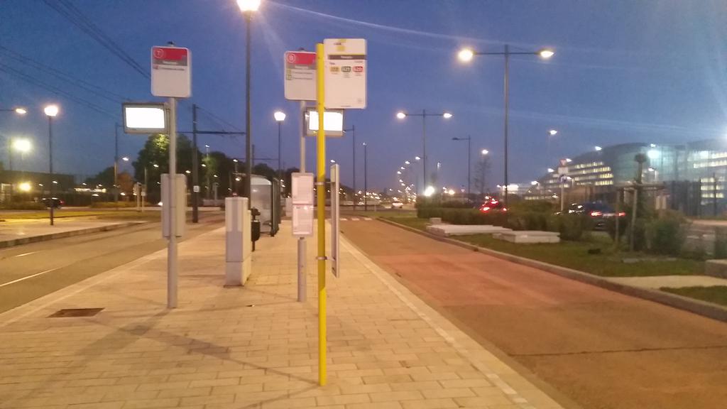 ShanthuruP's tweet photo. 4 mins to come from Schuman is that possible @STIBMIVB is there a way to have more accuracy #takebus @SmetPascal http://t.co/CmFZEYVYIE