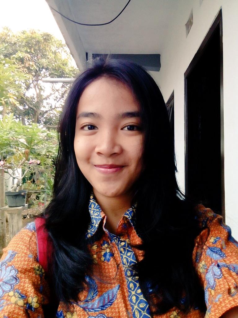 Selamat Hari Batik Nasional! salah 1 YEP!er <a href="/daniaradya/">Dania Radyarini</a> 😊pakai batik u/ memeriahkan #HariBatikNasional mana batikmu?
