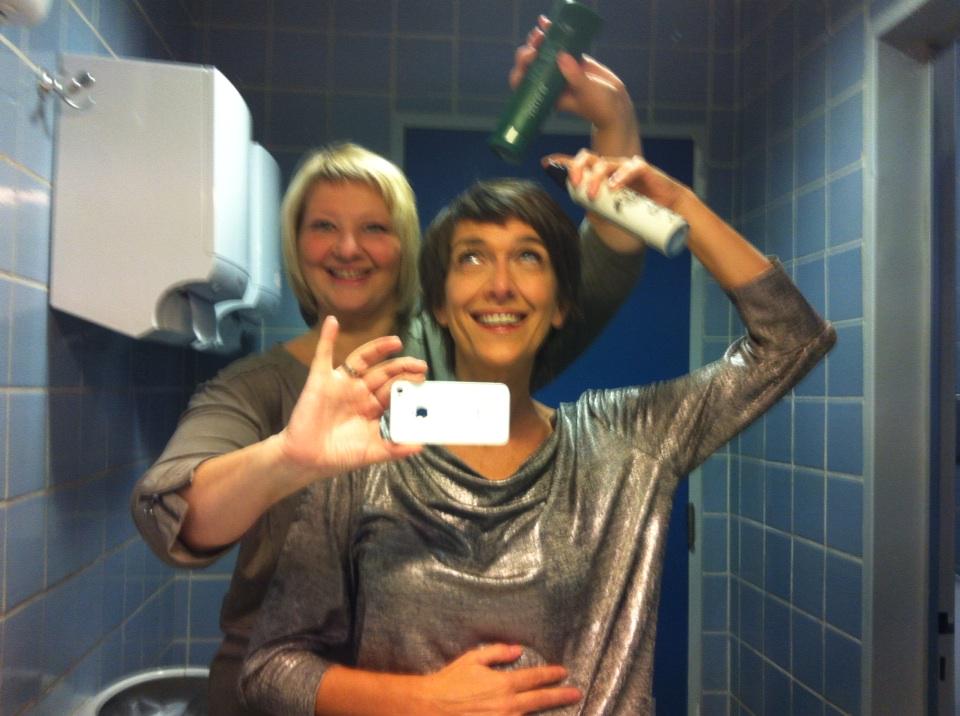 Ready for some action! <a href="/AnjaDaems/">anja daems</a> &amp; @CathVandoone ❤️ #joicobelgium #byebyebadhairdays