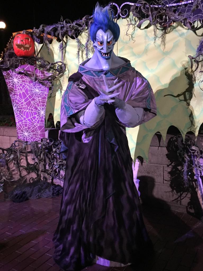 トモミ ハデスは とってもイタズラ好きでした レアなヴィランズのキャラクターグリーティングは大人気です At ディズニーランド Mndlr Http T Co 6v2lhapzba