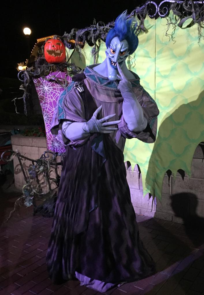 トモミ ハデスは とってもイタズラ好きでした レアなヴィランズのキャラクターグリーティングは大人気です At ディズニーランド Mndlr Http T Co 6v2lhapzba