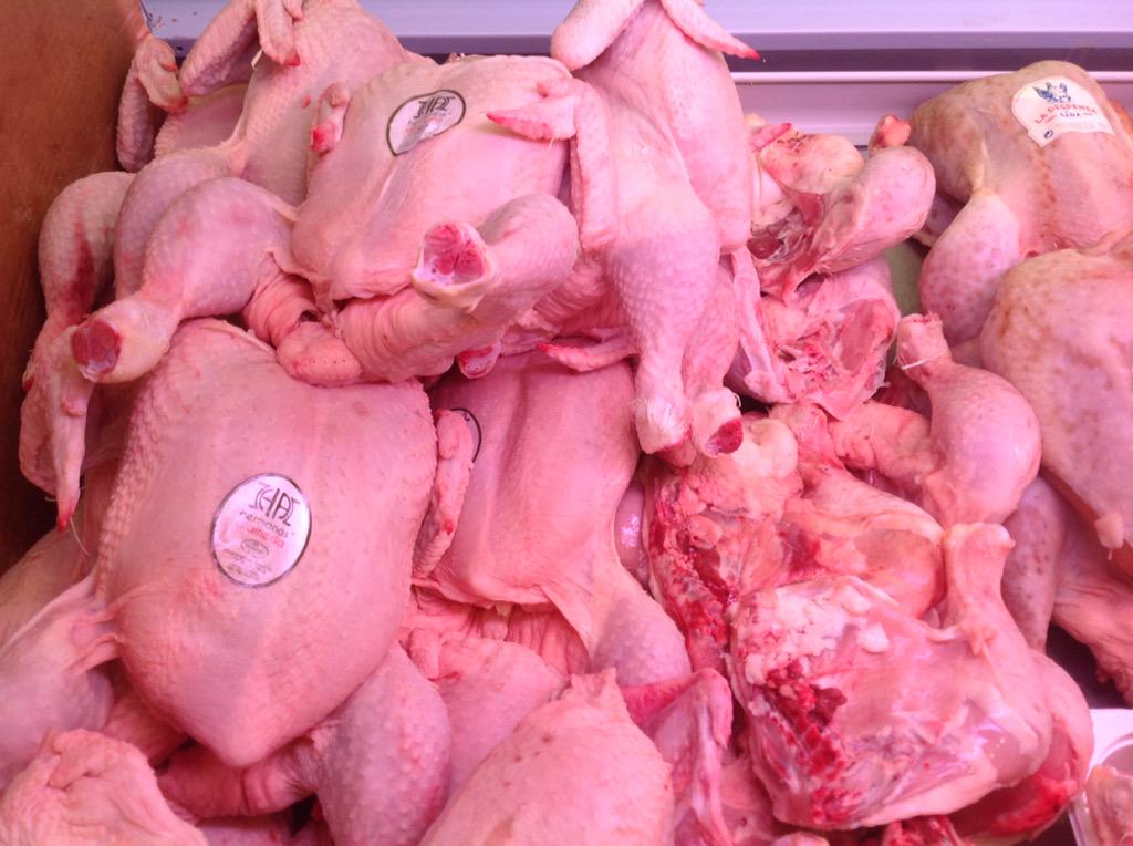SuperCashRomar's tweet photo. En @SuperCashRomar  (Coria del Río) súper oferta fin de semana días 2,3 y 4 
Pollo Entero a 1,69€/Kg http://t.co/X0d33WWR6k
