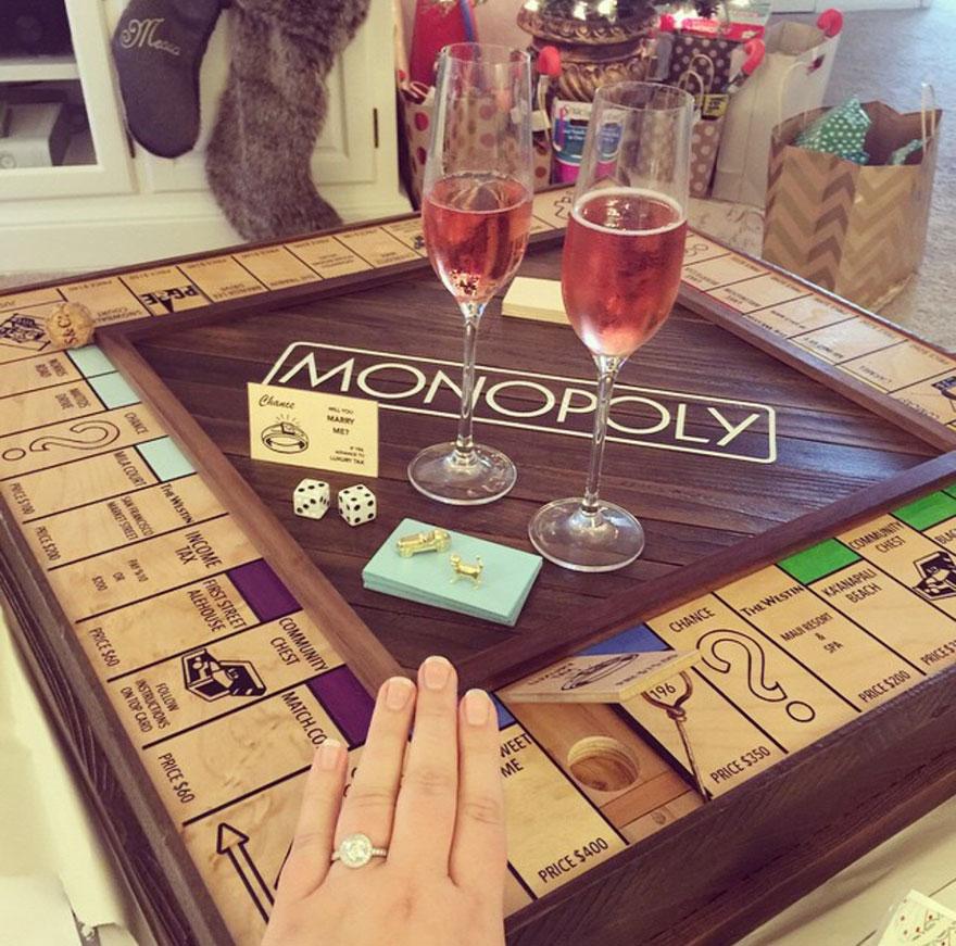 This guy proposes using custom-made monopoly board with secret compartment. Aww.
9gag.com/gag/aZN2dzz?re…