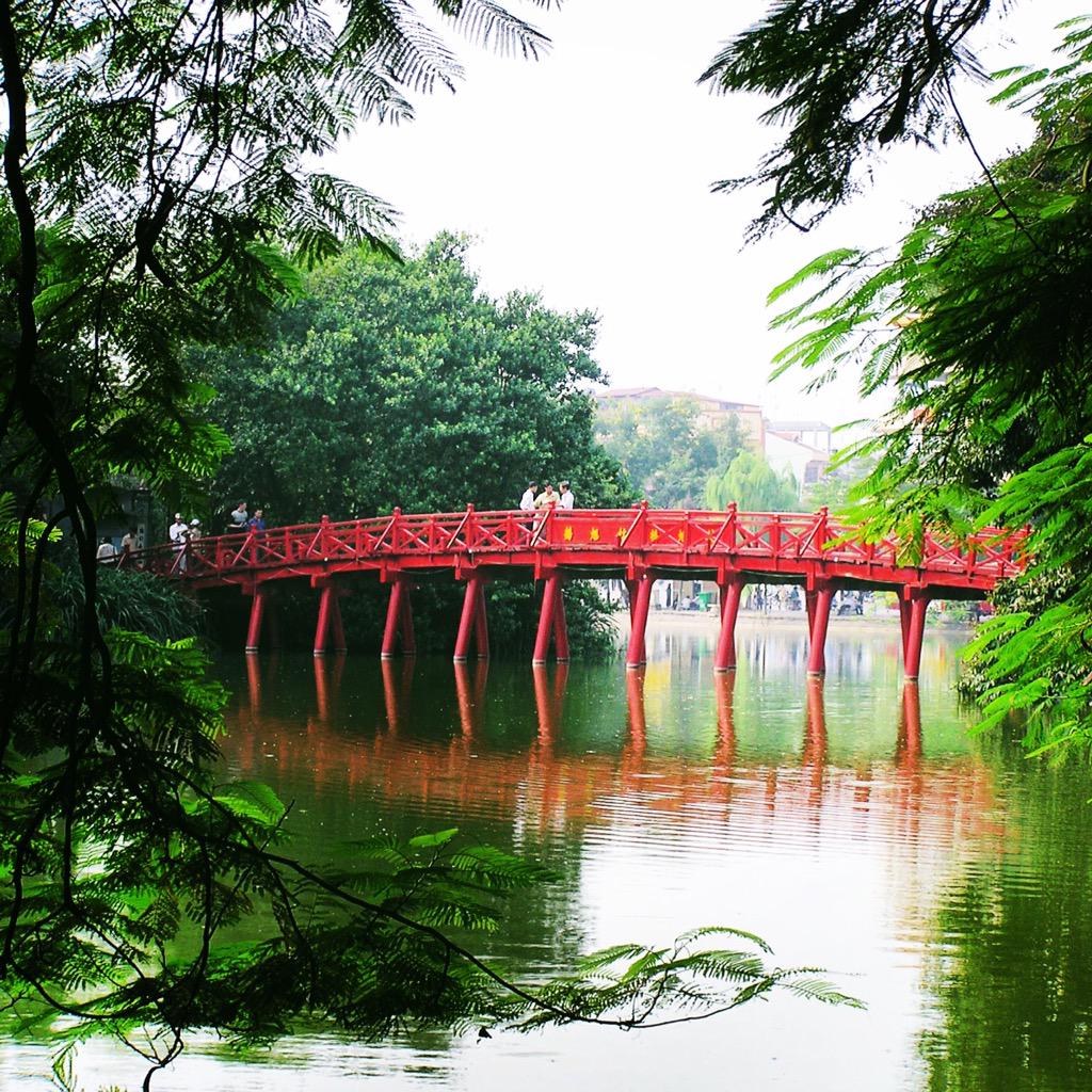 LittleBluePages's tweet photo. Building Bridges... #hanoi #vietnam #redbridges #spider112004 http://t.co/1eRC7AdJZY