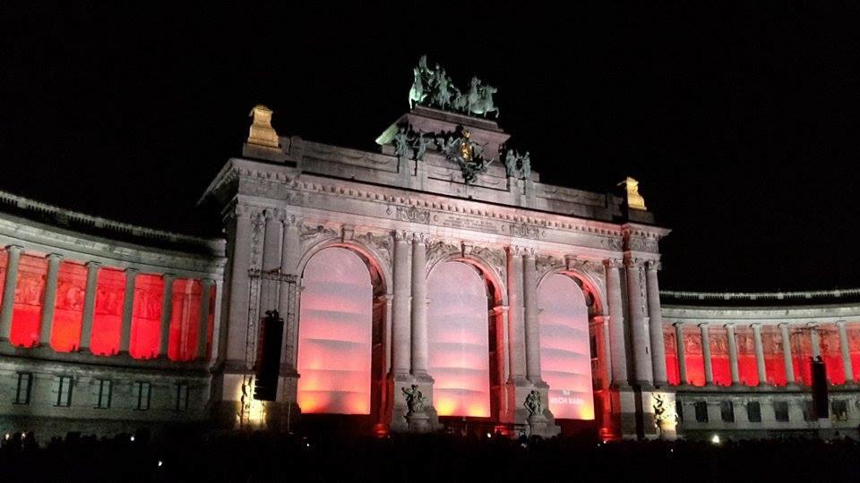 mkalkusova's tweet photo. Amazing light show to celebrate the 25th anniversary of German unification.. #SoundsandLightsOfUnity http://t.co/YAy5LXcFg0