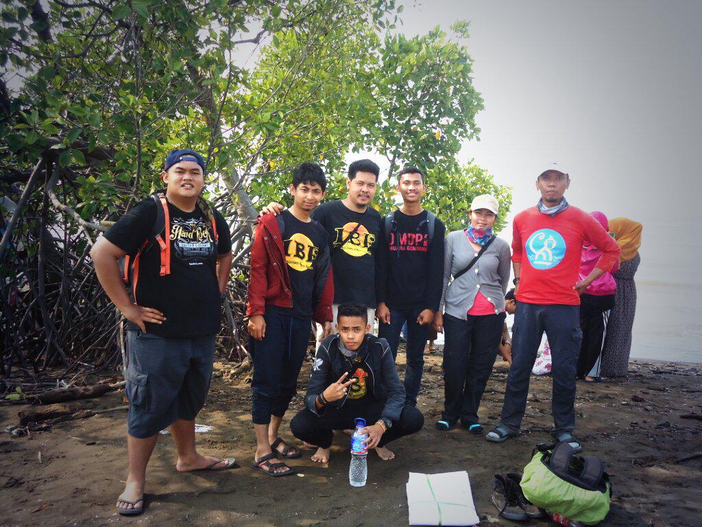 Ibf bekasi prihatin melihat abrasi pantai muara gembong tepatnya di pantai beting bersama temen2 <a href="/savemugo/">SAVEMUGO</a>