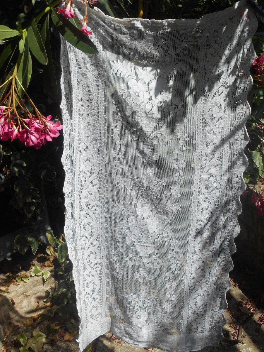 SophieLadyParis's tweet image. Victorian White Filet Curtain Floral French Cotton Lace Panel etsy.me/1O2eQkl #FRENCHLINENS #WhitePanel