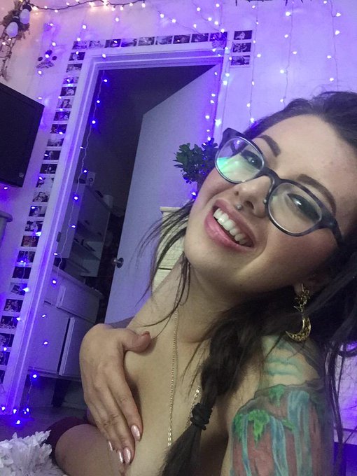 Chill vibes in here :) come hang out and I'll keep you company 😉 http://t.co/LNxeFNwmAh