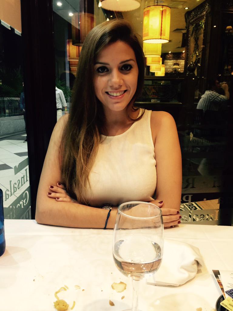 Torpe-inesperto;pero conseguir que alguien te haga tan feliz es dificil.Te quiero, te necesito <a href="/deprontomemiras/">Beatriz.</a> ❤️