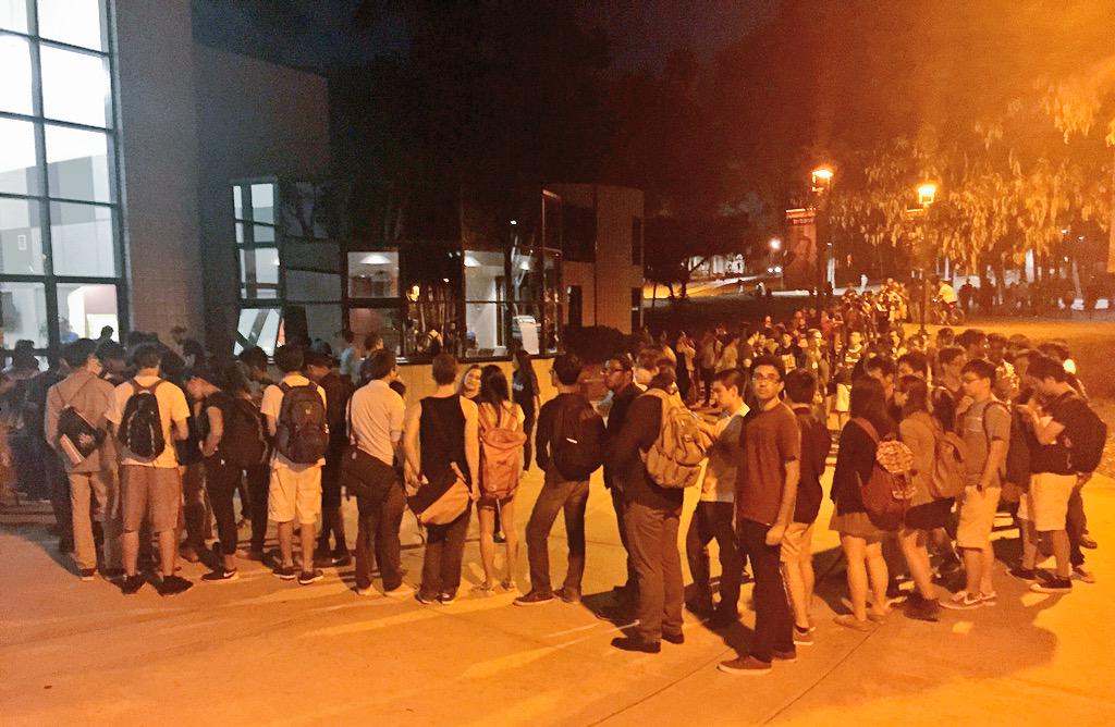 RecruiterAilina's tweet photo. The line awesome #ucsdstudents waited in to meet #Intuit tonight @UCSD_CSC #intuitlife http://t.co/c6X3PZfJUD