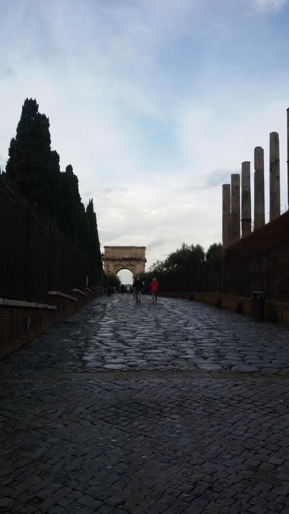 YouTourRoma's tweet image. Another day delved into the #beauty is waiting for us! #Rome #romeguidedtour with @MindTheGuide