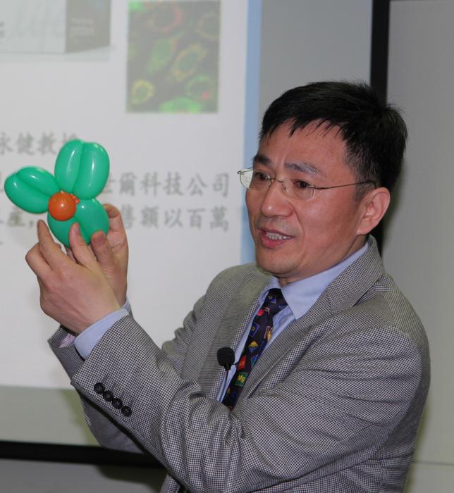Dr Sun Hongzhe from .@CUHKSciFac on #metalloproteins: bit.ly/1FM5Zk0 #scientific #research #crouchernews