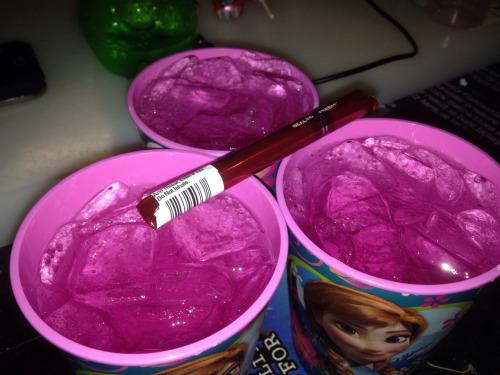 Oh My Kod Twitterissa Lean 咳止めシロップをアルコールと炭酸飲料で割った飲み物 シロップ に含まれるコデインが深い酩酊感をもたらす 入手の容易さからかusヒップホップシーンでは定番のドラッグとして定着した スラング備忘録 Http T Co Odkabomkke Oh My Kod Twitterissa Lean 咳止めシロップをアルコールと炭酸飲料で割った飲み物 シロップ に含まれるコデインが深い酩酊感をもたらす 入手の容易さからかusヒップホップシーンでは定番のドラッグとして定着した スラング備忘録 Http T Co Odkabomkke