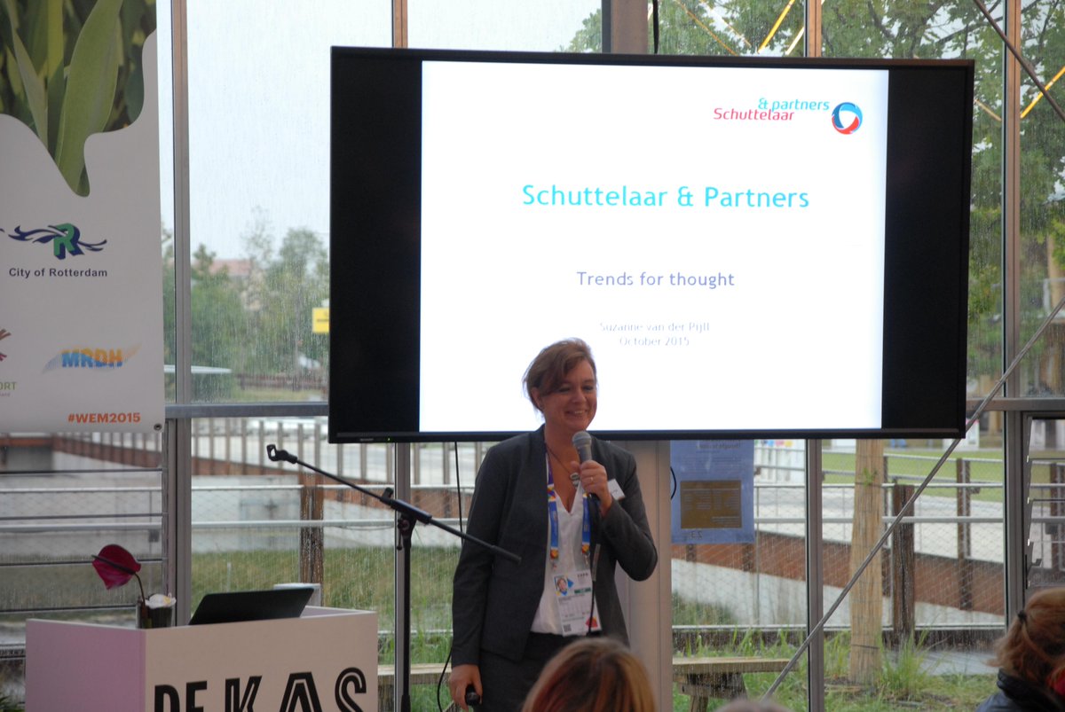 svanderpijll's tweet photo. Suzanne presenteert de Trends for thought van @Schuttelaar @WorldExpo2015IT. http://t.co/6oJt1xrrsS
