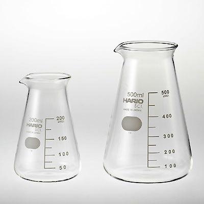 さっきスタバで私が注文してる隣のレジでカフェモカのショート頼んだ奴出て来て私の腹筋返せ。
なんでマイカップでビーカー差し出してんだよ。
店員もなにくわぬ顔で対応するな。
お前ら理系か。