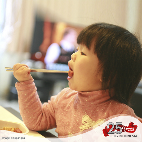 Sumpit sekali pakai merupakan limbah berbahaya karena mengandung minyak yang sulit untuk diurai. #LGLovesGreen