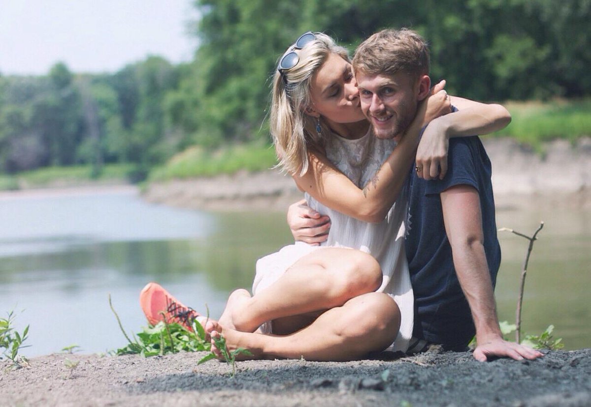 ThoughtCatalog's tweet photo. 21 Signs You’re Dating Someone You’ll Miss Like Crazy Whenever You’re Apart http://t.co/iWEdBDR1Oi http://t.co/eSynolNgoE