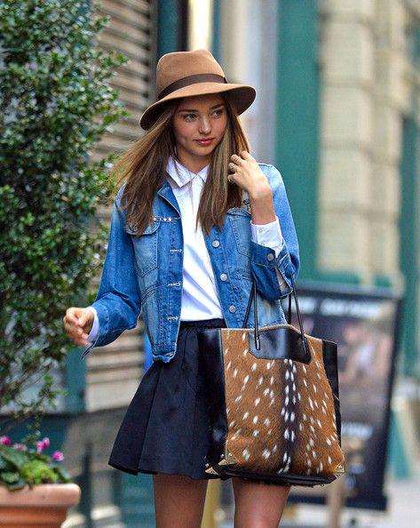 Moda__Adicta's tweet photo. Los sombreros protegen nuestras caballeras de los frío del invierno #FashionFridays60  #yoelijocuidarme http://t.co/kVhAinAog8