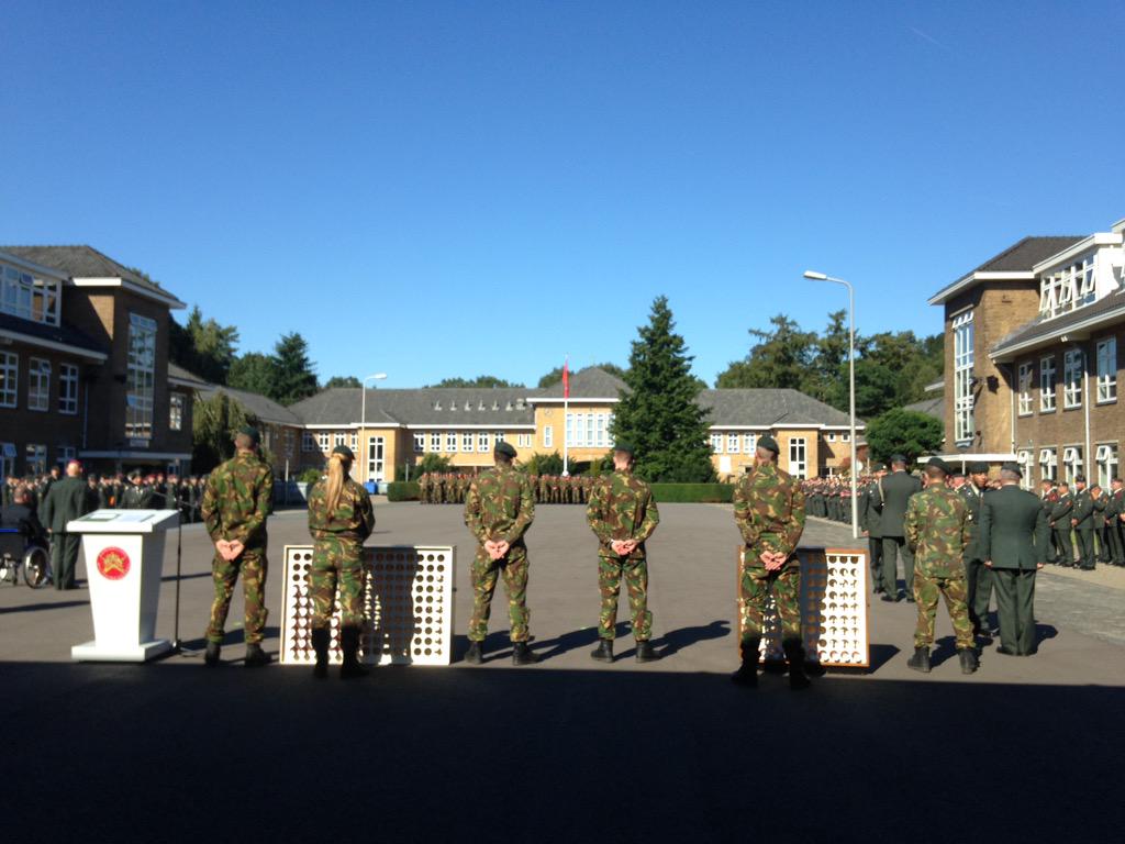 Geslaagde onderofficieren ontvangen diploma's # mooie ceremonie tijdens Passing Out KMS Ermelo.