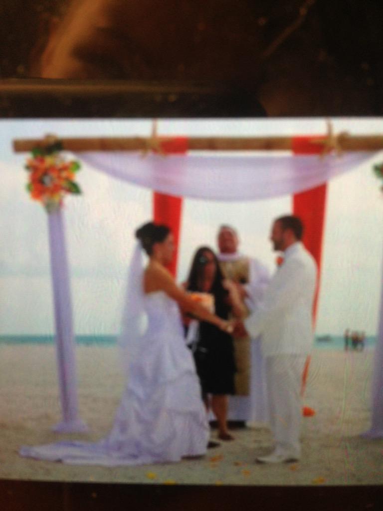 bellariascos's tweet photo. @caraballosra La relacion Es de un hombre y su esposa. #relacion http://t.co/8NdTWxoEhX
