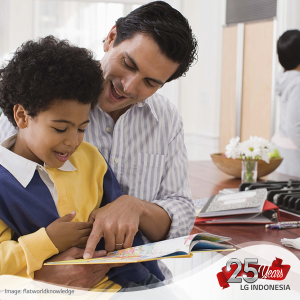 Membacakan dongeng bisa menguatkan ikatan orang tua dengan anak dan dapat membuatnya senang membaca #LGLovesChildren