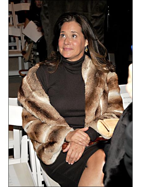 A happy FURRY BIRTHDAY to American actress Lorraine Bracco, known as Dr. Jennifer Melfi in The Sopranos. 