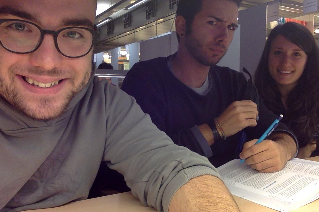 Albertagg11's tweet photo. Qua si lavora (...) anche di mattina! #CFMLab @CiringioCa  @KatiaBarzon #ficherrimi http://t.co/2RtIDsrNCl