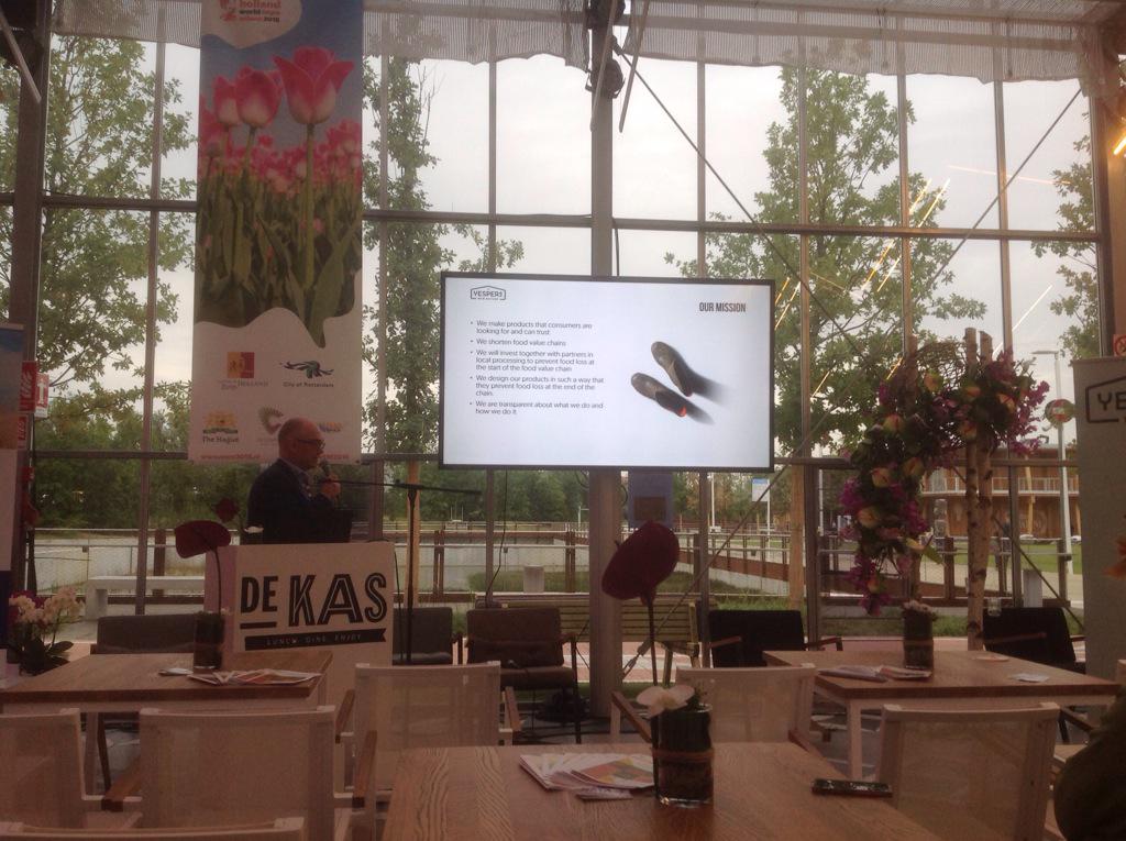 koenvanswam's tweet photo. Gave initiatieven tijdens #worldexpo #bestpractices The Hague @yespers trapt af http://t.co/0Cs7JalenK