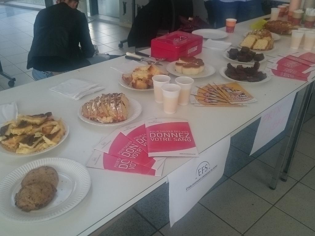 AcidQuimper's tweet photo. Nous vous attendons pour notre petit déjeuner don du sang ! À tout de suite ! :-D 
#UBO #ESF http://t.co/qcKeMRlbse