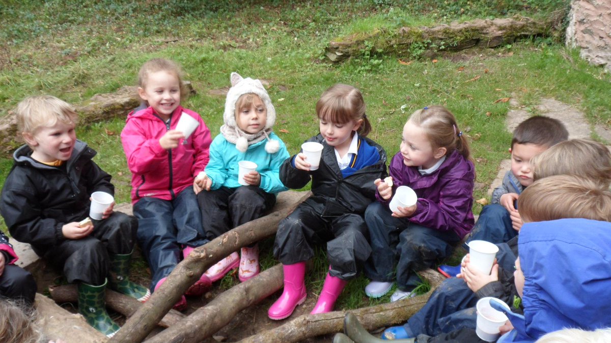 QCReception's tweet photo. The Reception children have enjoyed #ForestSchool, looking for signs of #Autumn. http://t.co/QLFl9pW1RZ