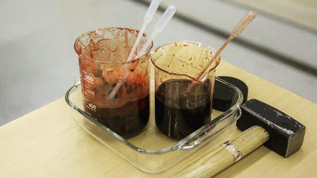 CienciasCFJP's tweet image. A hammer, a hockey puck and some horse blood. The ingredients for having a fun day.

#bpa #bloodpatternanalysis #bl…