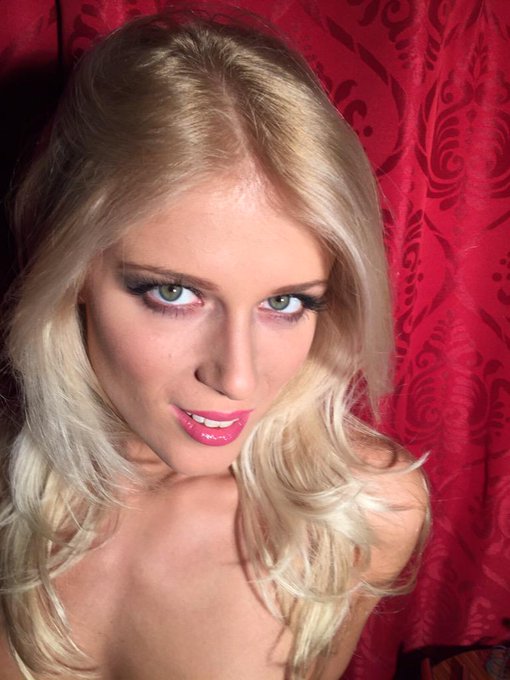 Hi everyone! Today shoot for some sexy computer game 😎😘🎥😊 http://t.co/YgyljP30ek