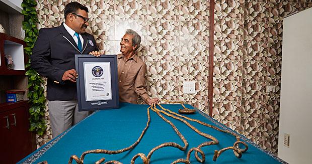 l'homme aux ongles les plus du monde dans le guinness book des records