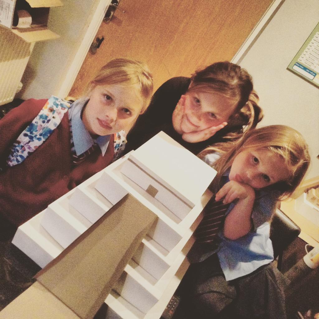 nicolaazz's tweet image. Fun night at Rockies ... Yummy tea x helped the gorgeous goddaughters with their homework x #templebuilding #love