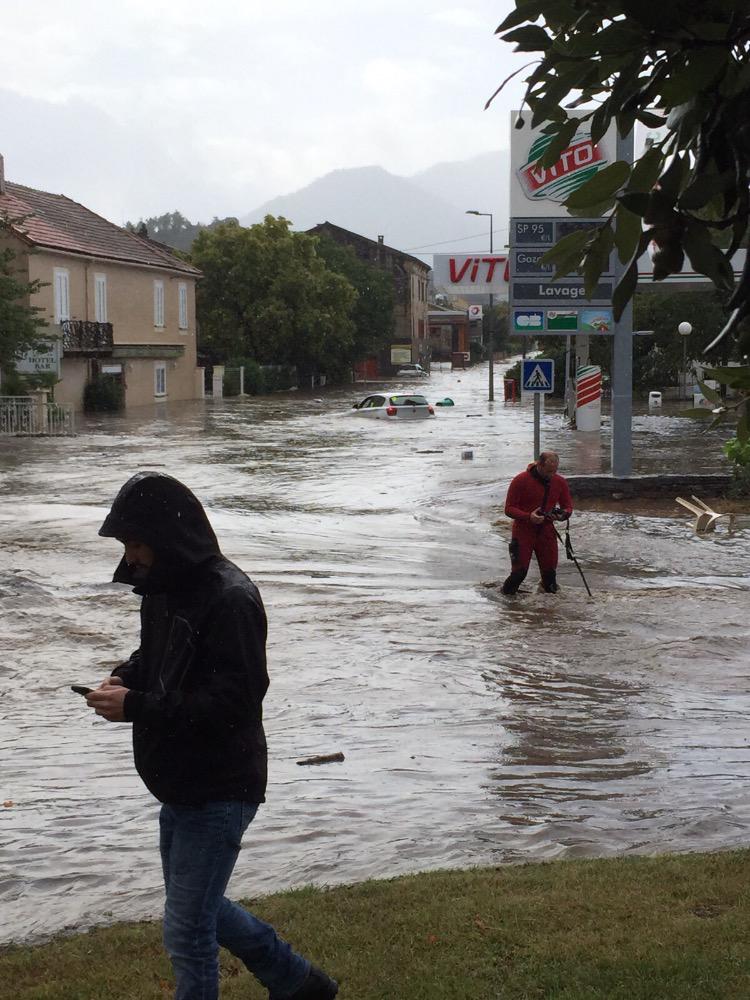 KevinAbbring's tweet image. Unpredictable weather conditions here in Corsica on the road towards ss2. Glad my safety crew is ok!! #riverburst