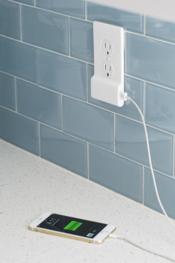 GeekJournalNews's tweet image. Crave giveaway: SnapPower Charger USB-equipped power outlet cover geekjournal.net/articles/2015/… #winner #snappower #outlet